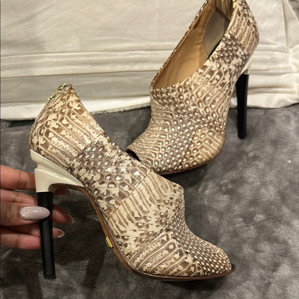 L.A.M.B by Gwen Stefani Ramsey Snakeskin and Patent Leather Heels Sz 6